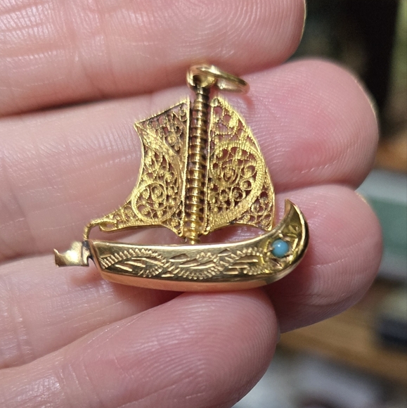 24k gold sail boat with turquoise gem vintage 1940's piece - Picture 5 of 9